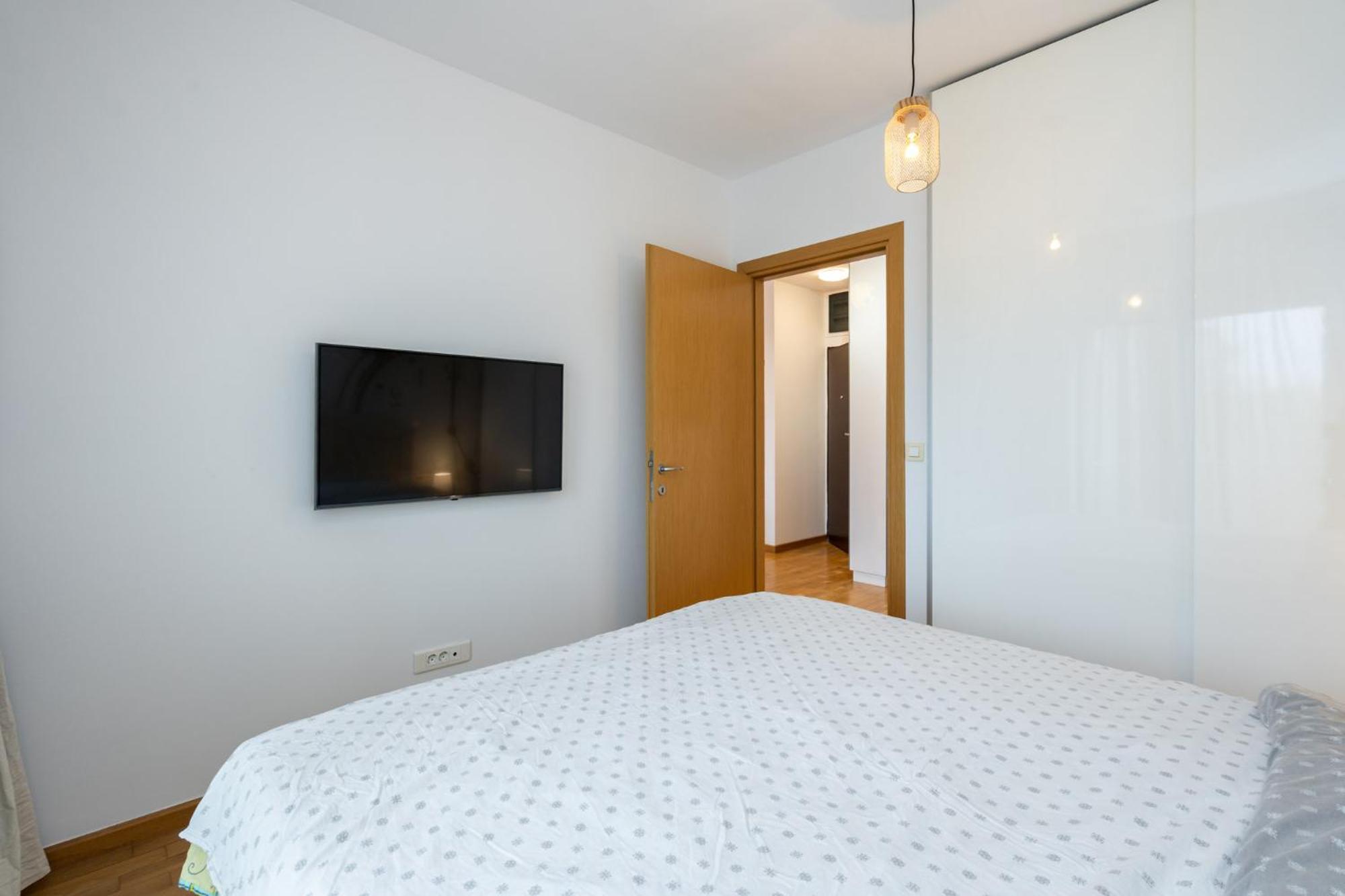 Lazynest - Modern Apartment With Parking & Balcony Bukarest Exteriör bild