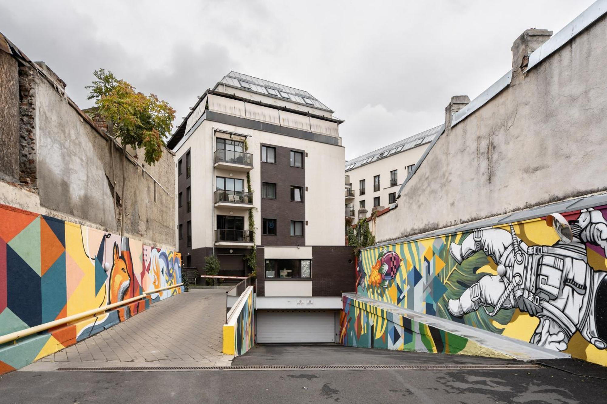 Lazynest - Modern Apartment With Parking & Balcony Bukarest Exteriör bild