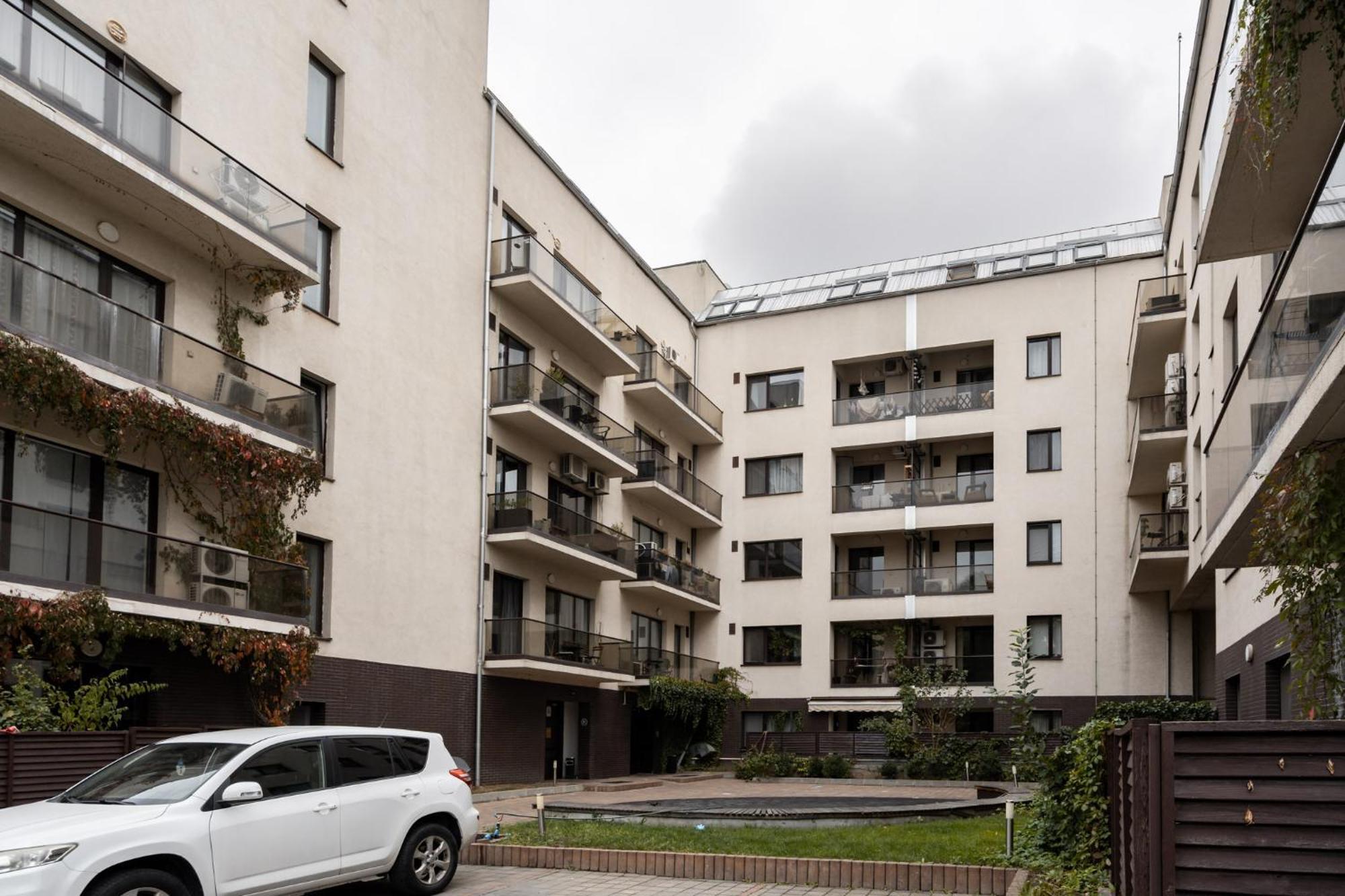 Lazynest - Modern Apartment With Parking & Balcony Bukarest Exteriör bild