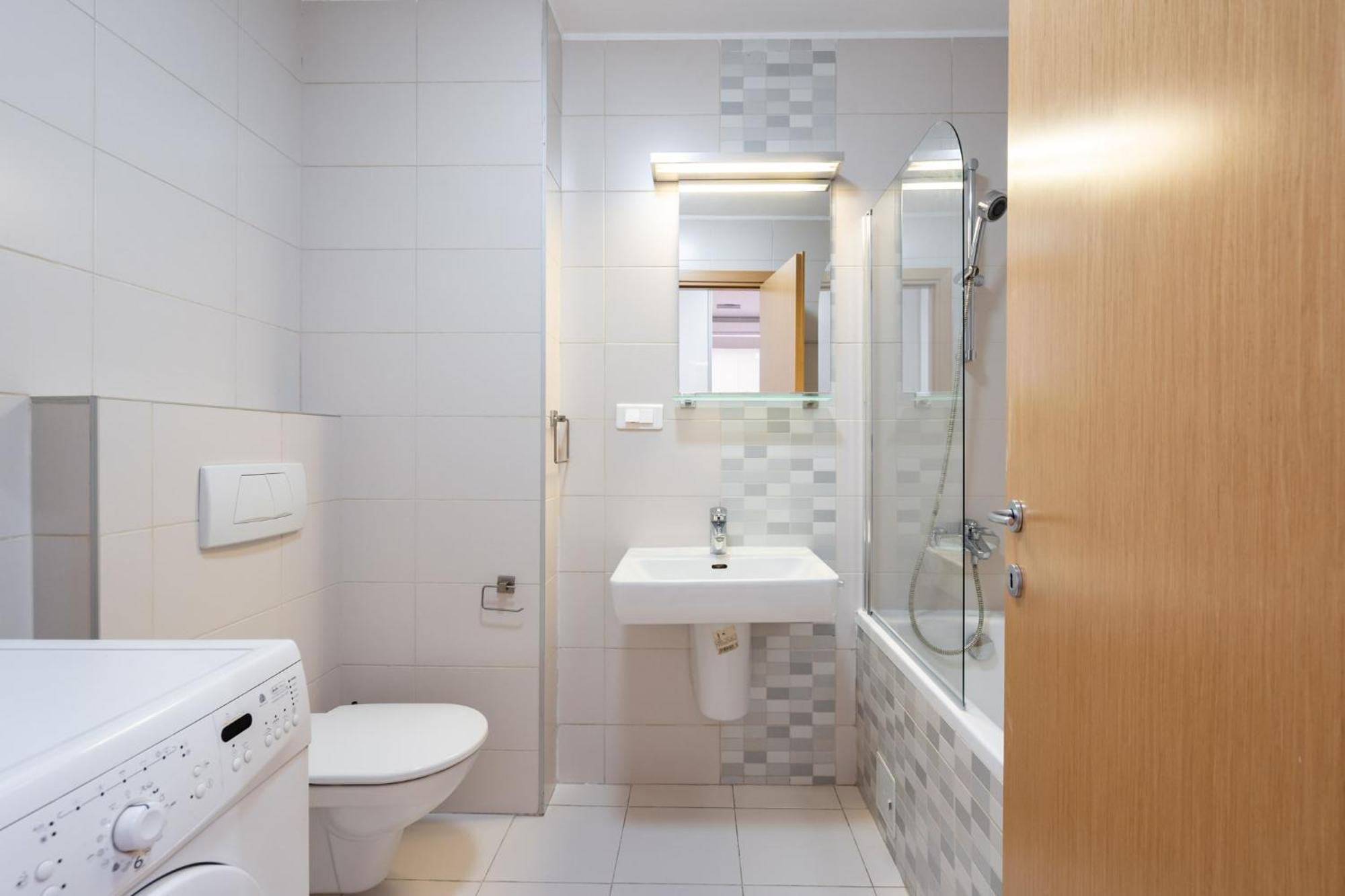Lazynest - Modern Apartment With Parking & Balcony Bukarest Exteriör bild